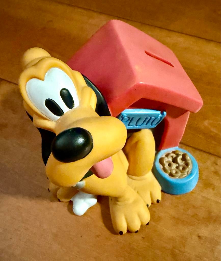 Leuke Disney Spaarpot Pluto met Hondenmand, Verzamelen, Ophalen of Verzenden, Gebruikt, Kunststof, Strip- of Tekenfilmfiguur