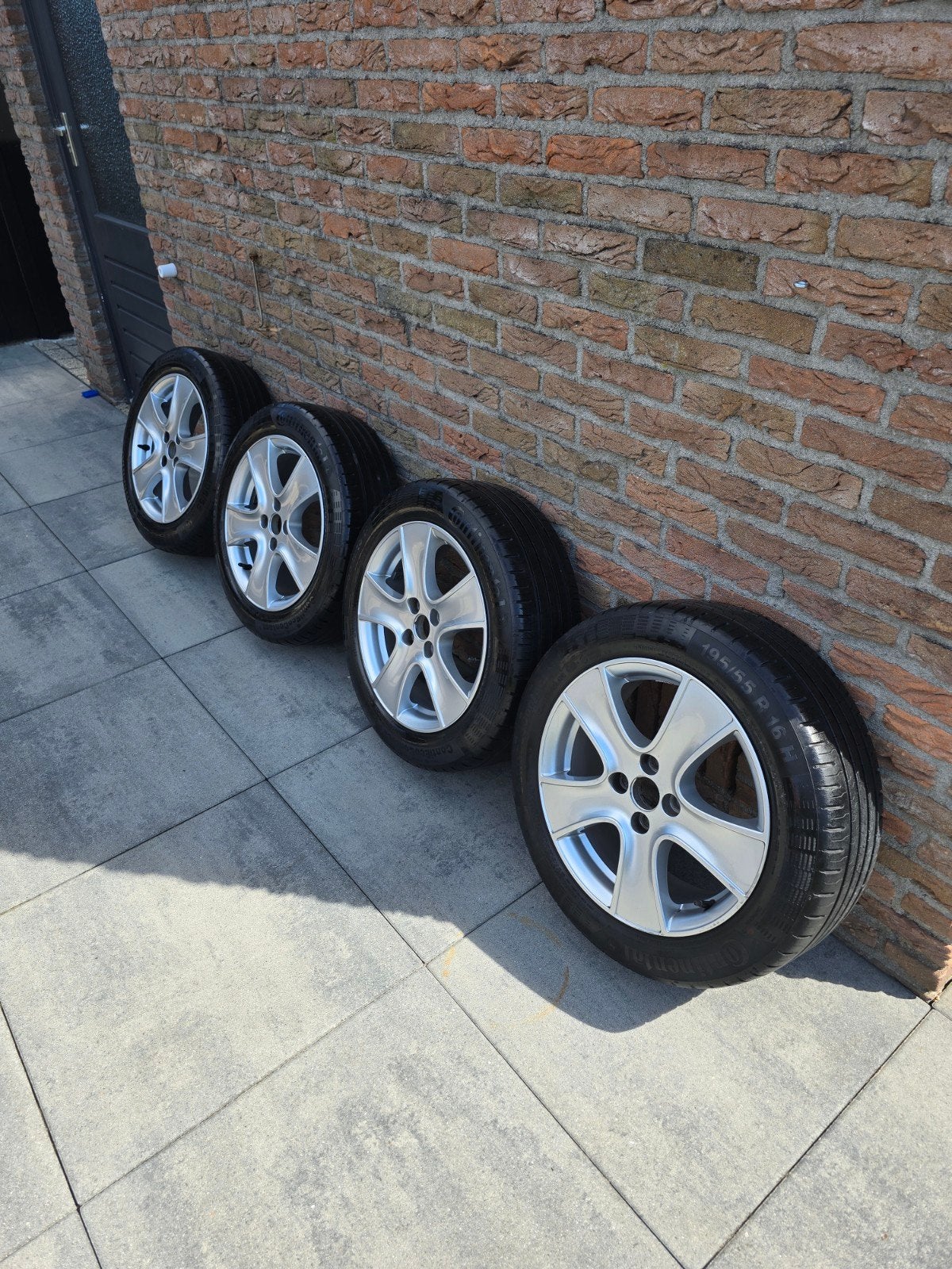 Renault Clio Velgen 16 inch Origineel met Continental banden, Ophalen, Gebruikt, 16 inch, Banden en Velgen