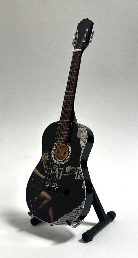 Taylor Swift foto zittend miniatuur gitaar 25cm mini guitar