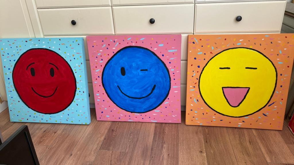 Vrolijke handgeschilderde canvas lijsten met smiley's, Ophalen