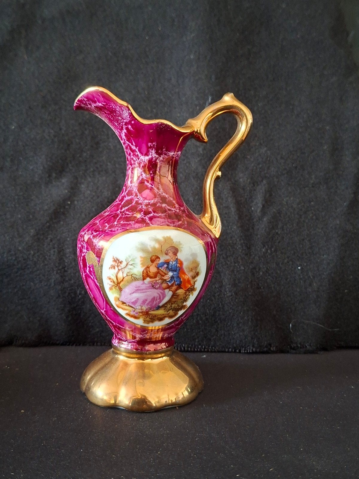 Limoges France Miniatuur Vaasje met Romantisch Tafereel, Ophalen of Verzenden