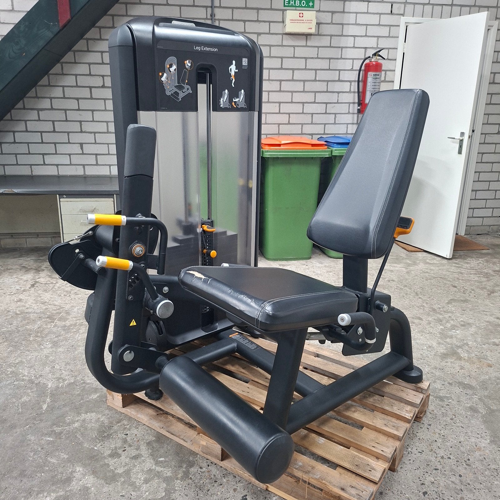 Precor Discovery  Leg Extension  Black Edition, Ophalen