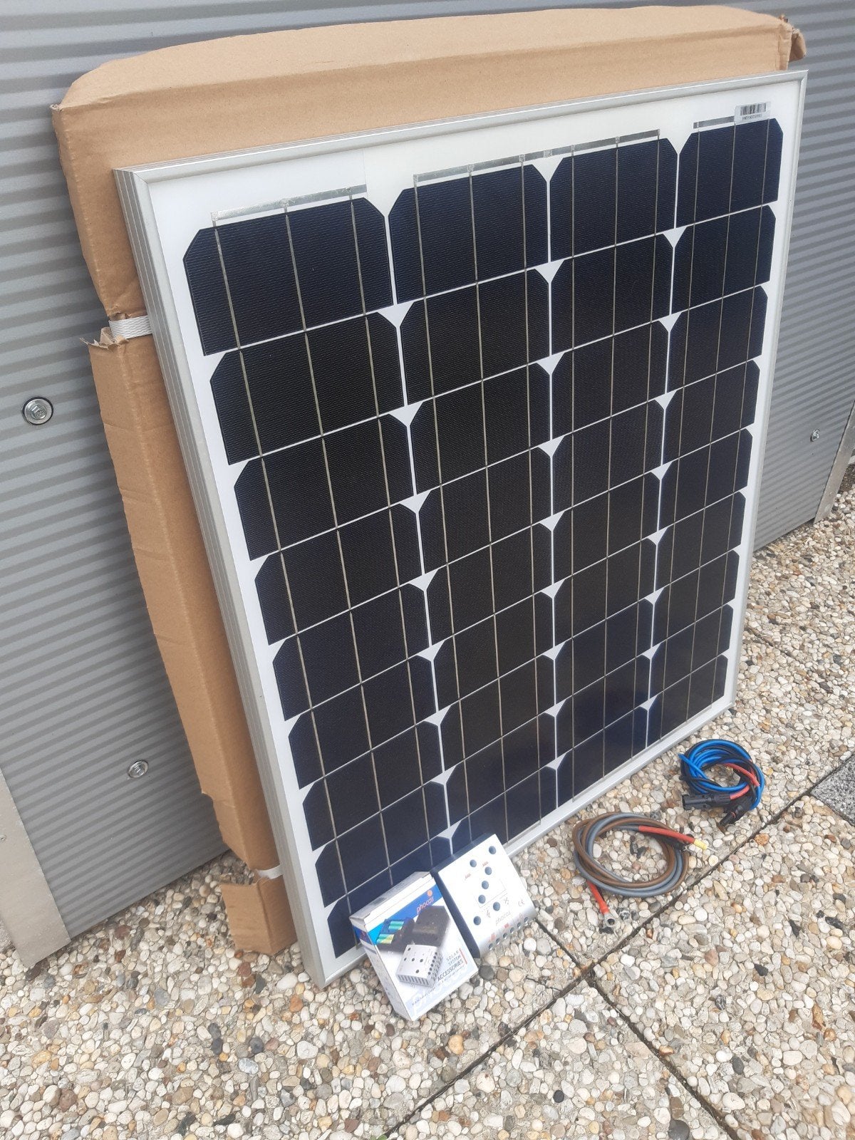 80watt zonnepaneel met laadregelaar en aansluit kabels Nieuw, Caravans en Kamperen, Ophalen, Nieuw