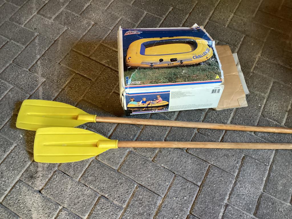Te koop opblaas boot met peddels, Ophalen of Verzenden, Zo goed als nieuw