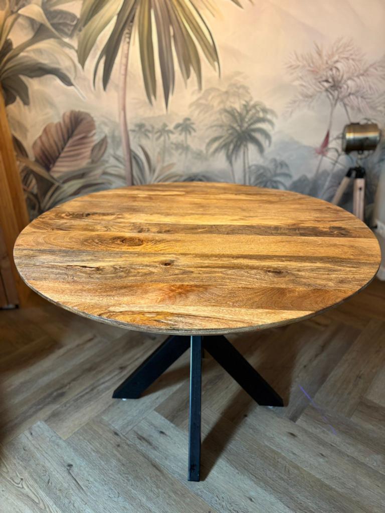 Ronde eettafel mangohout met zwart metalen spinpoot, 100 tot 150 cm, Rond, Ophalen of Verzenden, Zo goed als nieuw