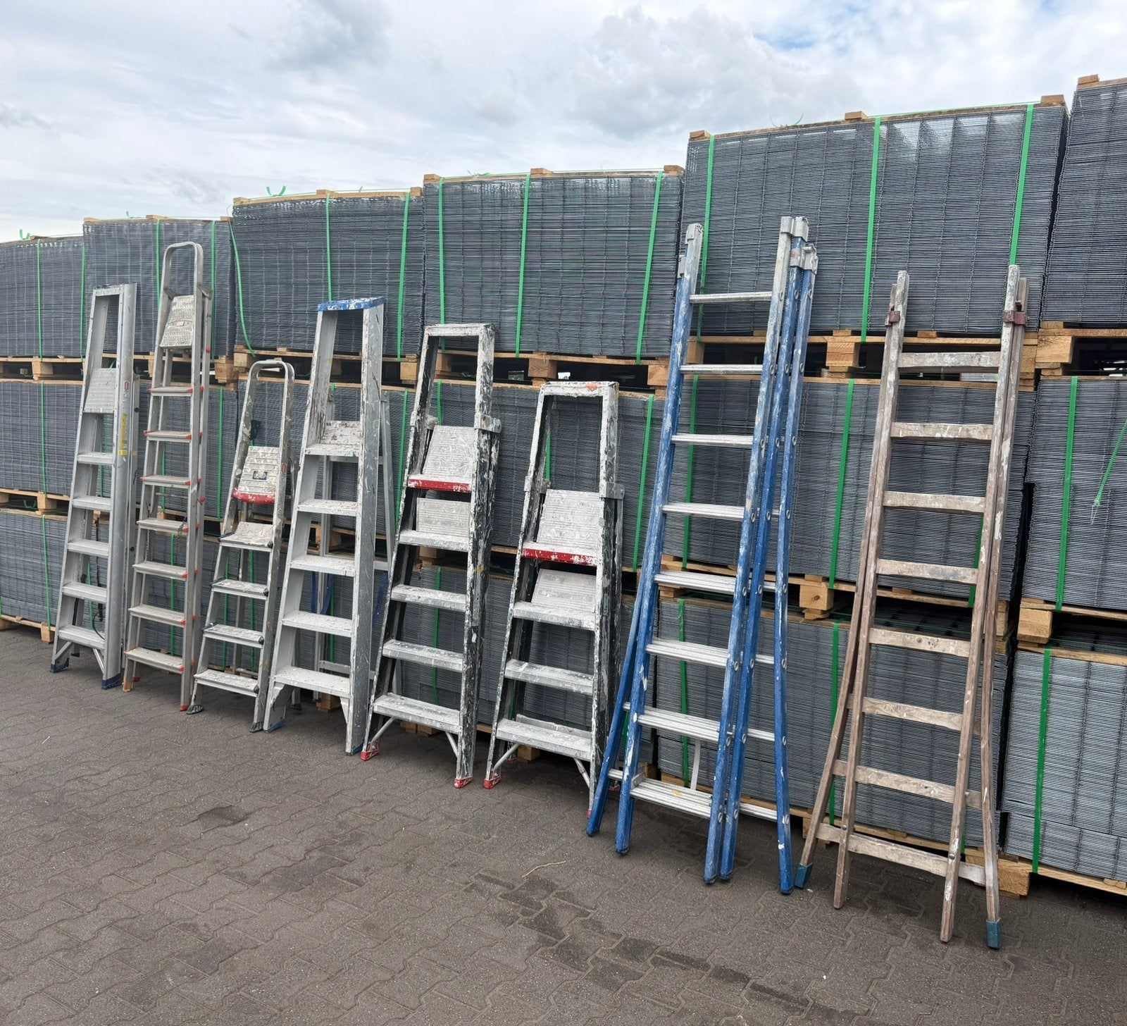 Partij Ladders en Trappen 8x Altrex Tomado o.a. In één koop!, Doe-het-zelf en Verbouw, Ladders en Trappen, Ophalen, Gebruikt, .