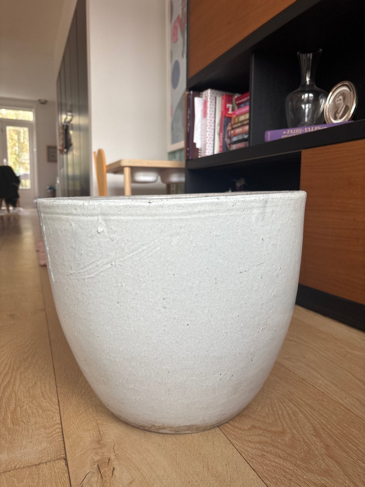 Grote witte bloempot van aardewerk, Gebruikt, Rond, Binnen, Minder dan 40 cm
