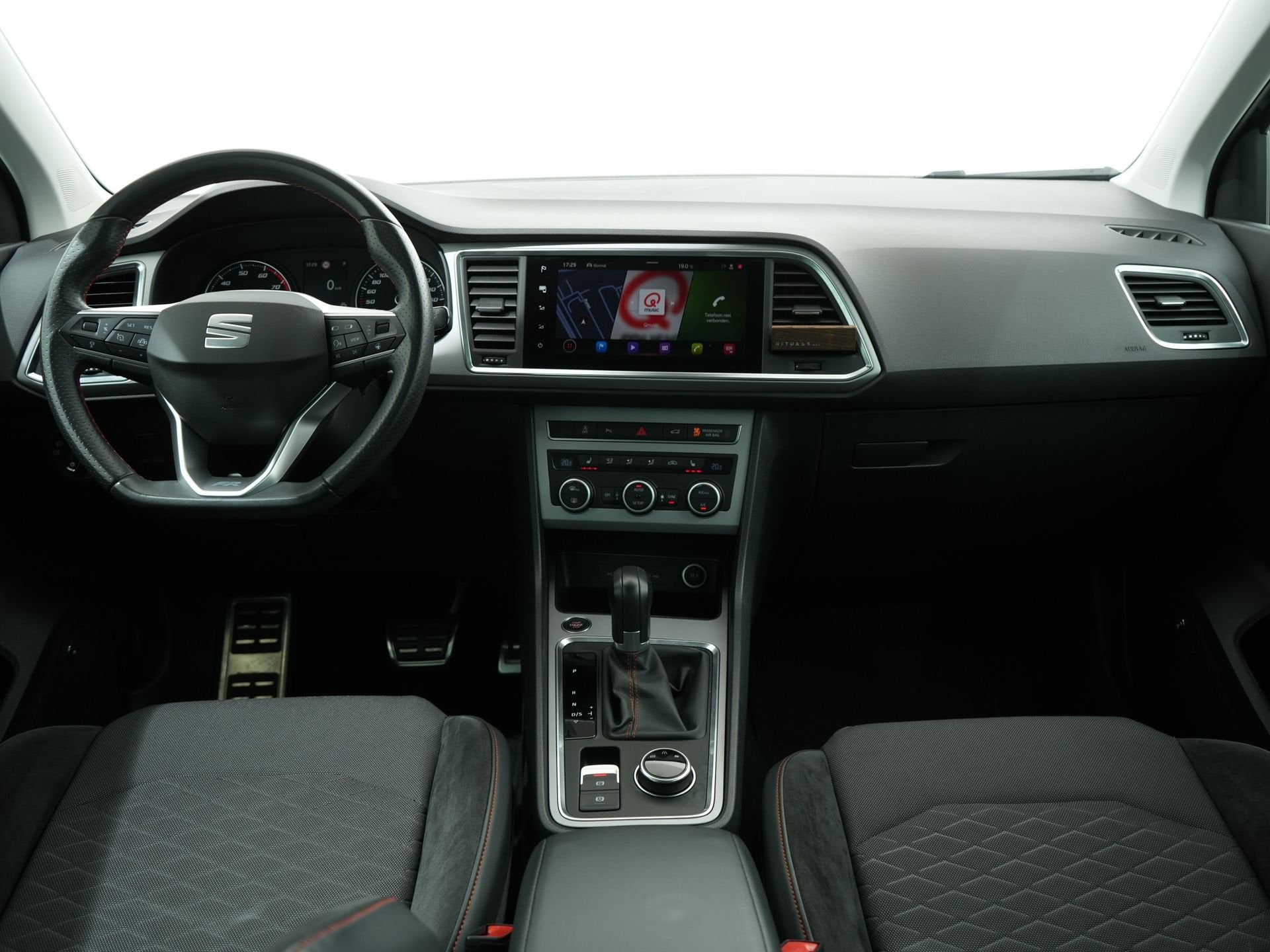 SEAT Ateca 1.5 TSI 150 PK FR DSG7 | Trekhaak | Camera | BEAT, Auto's, Seat, 15 km/l, 4 cilinders, Zwart, Bedrijf