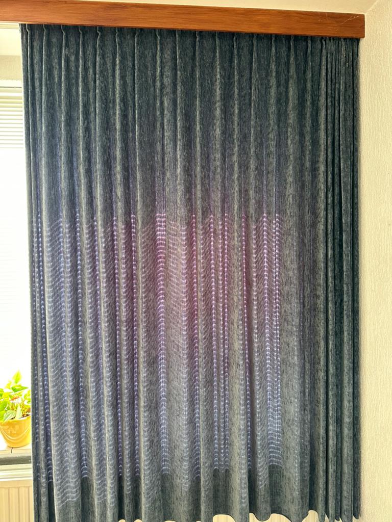 Mooie zware grijsblauwe gordijnen van velours, Gebruikt, Ophalen of Verzenden, 200 cm of meer, 200 cm of meer