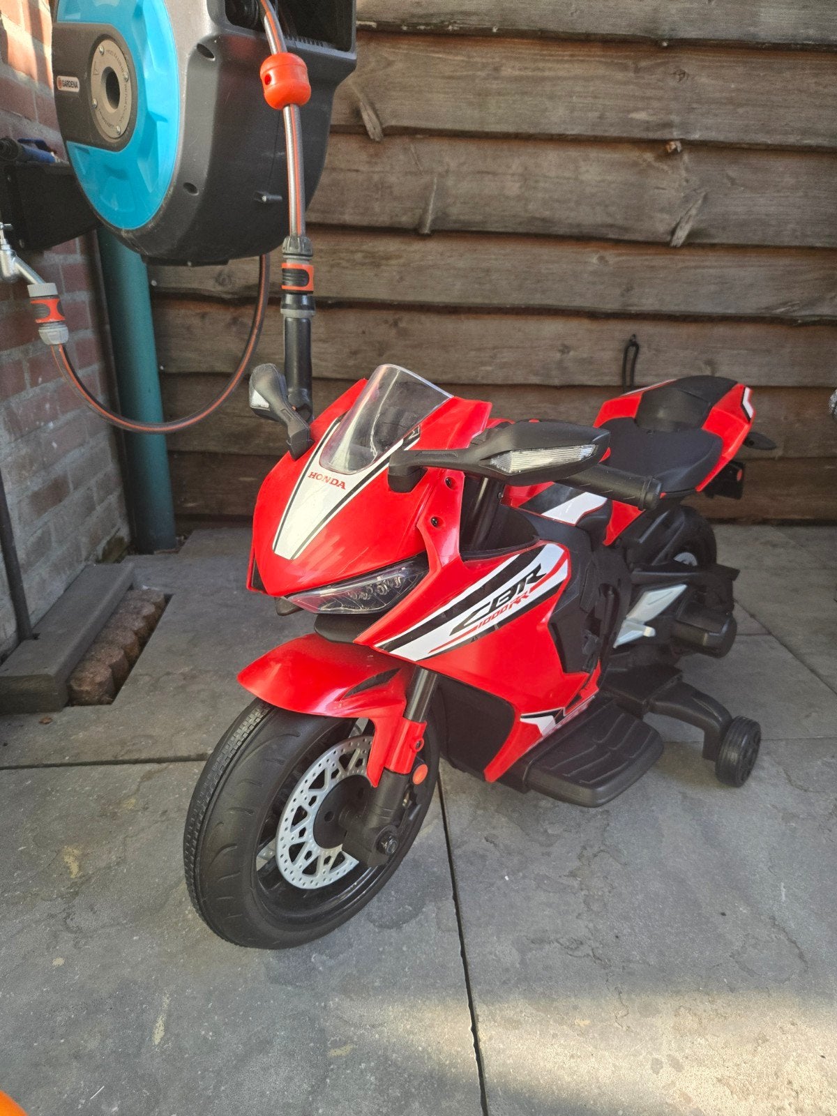 Kinder motor Honda CBR1000RR 12 volt met zijwielen, Kinderen en Baby's, Ophalen, Zo goed als nieuw, Overige typen