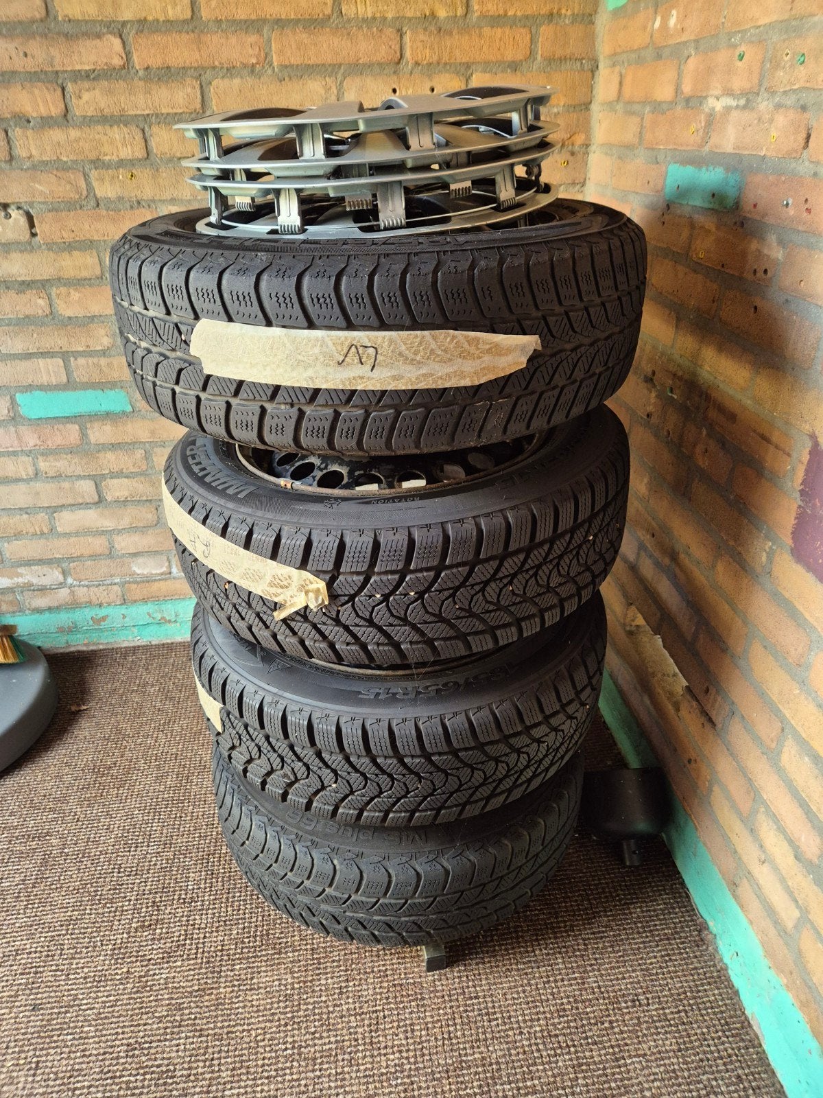 4 Winterbanden Opel Corsa D 185/65 R15, Ophalen, Gebruikt