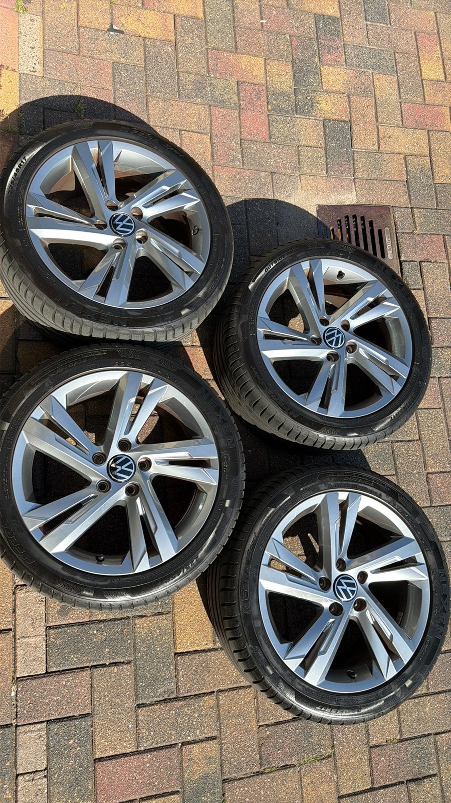 Volkswagen Golf 17 inch velgen zomerbanden 225/45/17 R line, Auto-onderdelen, Banden en Velgen, Ophalen, Gebruikt, Banden en Velgen