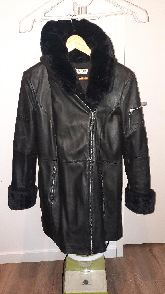 Isaco & Kawa Maat M Zwarte Dames Winterjas, Kleding | Dames, Maat 38/40 (M), Zwart, Ophalen of Verzenden, Gedragen