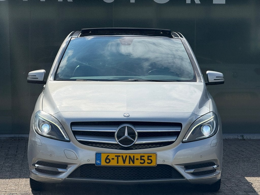 Mercedes-Benz B-klasse 180 Ambition Pano|Navi|PDC|Trekhaak, Auto's, Mercedes-Benz, 1325 kg, Gebruikt, 4 cilinders, Leder en Stof