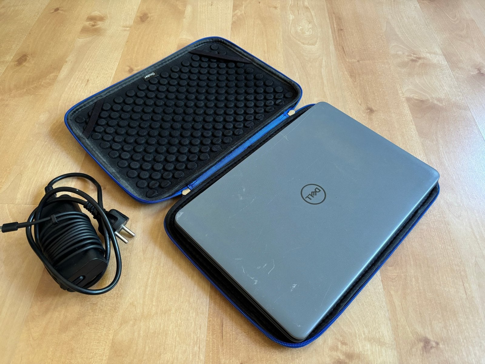 Dell Latitude 3120 Laptop met Hoes, 2 tot 3 Ghz, Qwerty, 8 GB, 11 inch