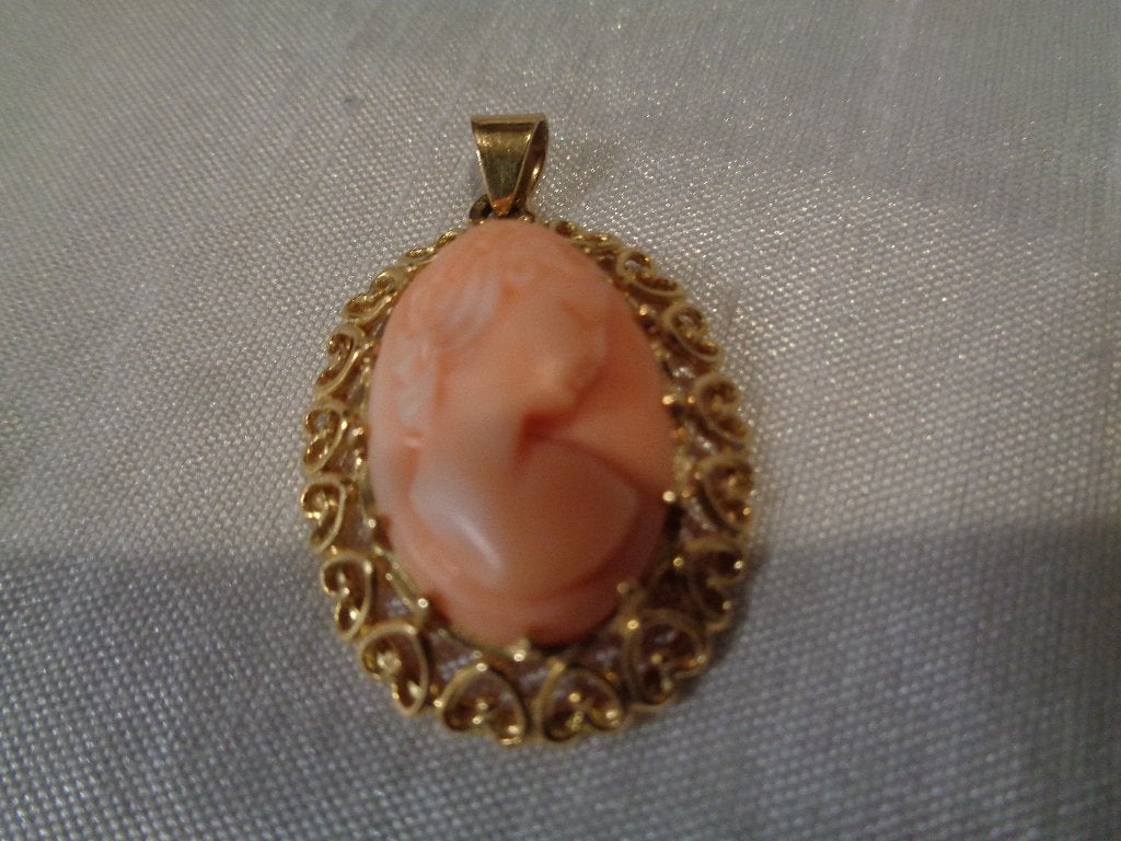 peau d'ange of 'engelenhuid' .camee in gouden kader 585, Sieraden, Tassen en Uiterlijk, Antieke sieraden, Ophalen of Verzenden