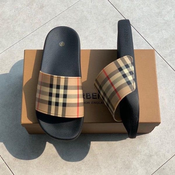 Burberry slippers maat 38, Ophalen of Verzenden, Zo goed als nieuw