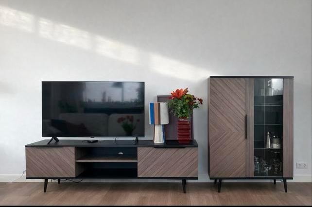 Tv meubel en vitrinekast - Donker hout, Ophalen, 100 tot 150 cm, Zo goed als nieuw, 25 tot 50 cm