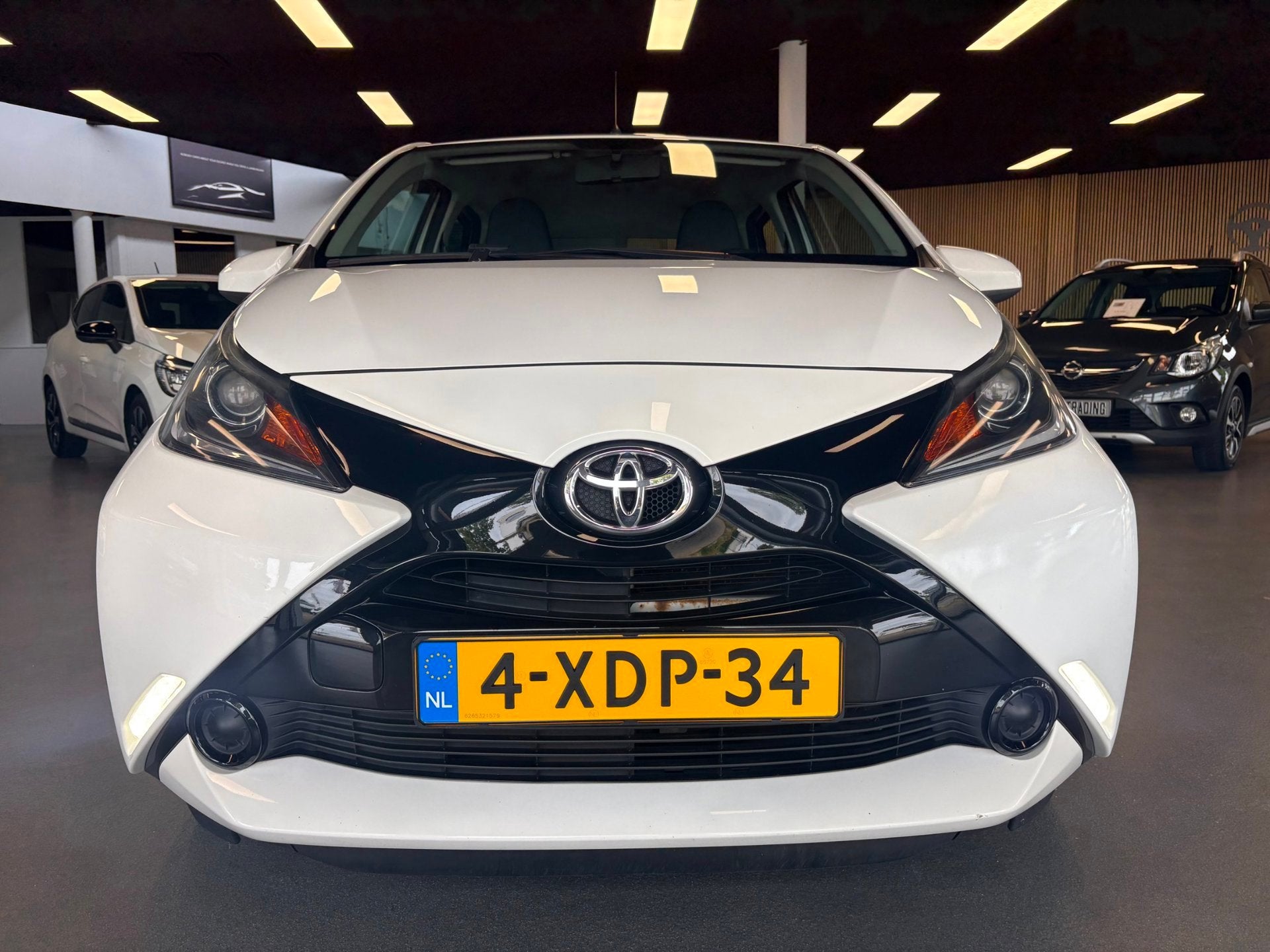 Toyota Aygo 1.0 VVT-i x-play, Voorwielaandrijving, Euro 5, Stof, Gebruikt