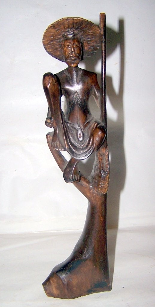 Houten handgesneden beeld van zittende man. Steltvisser., Antiek en Kunst, Ophalen of Verzenden, Handgemaakt, 20 - 50 cm, Beeld