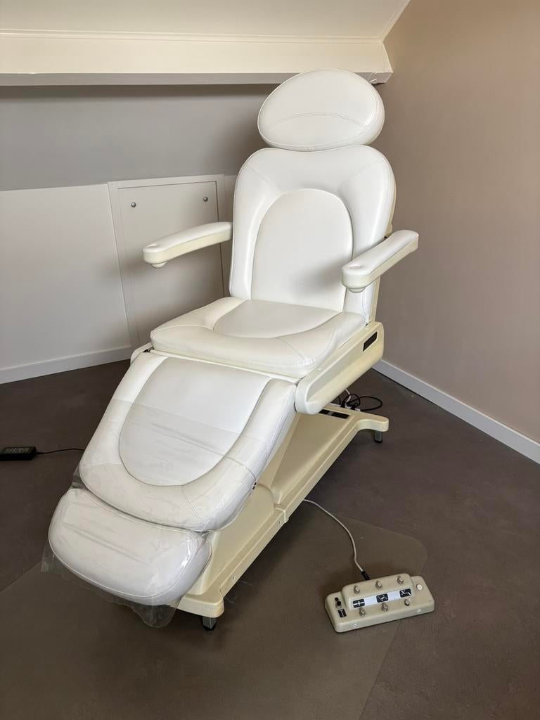 Cosmeronic behandelstoel, Ophalen, Zo goed als nieuw, Massagestoel of Kussen