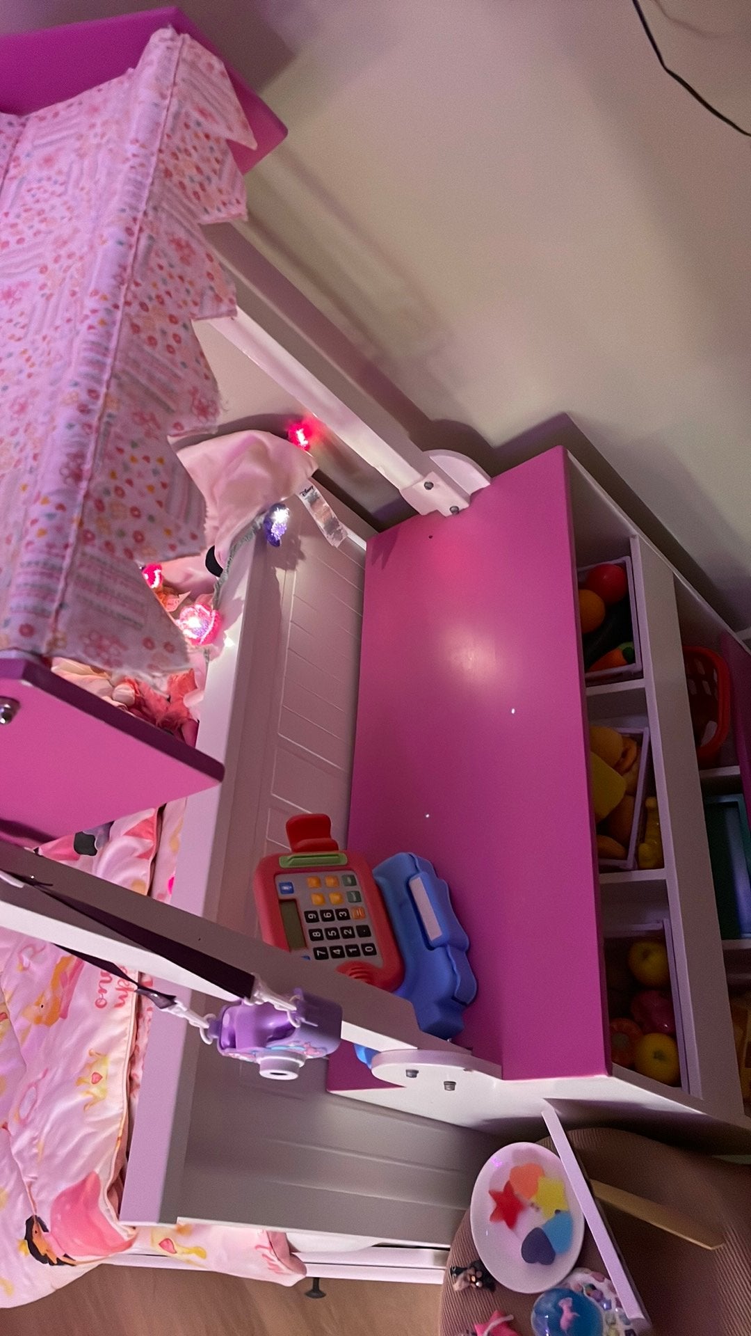 Schattig winkeltje, Kinderen en Baby's, Kinderkamer | Stapelbedden en Hoogslapers, Ophalen, Zo goed als nieuw, Hoogslaper