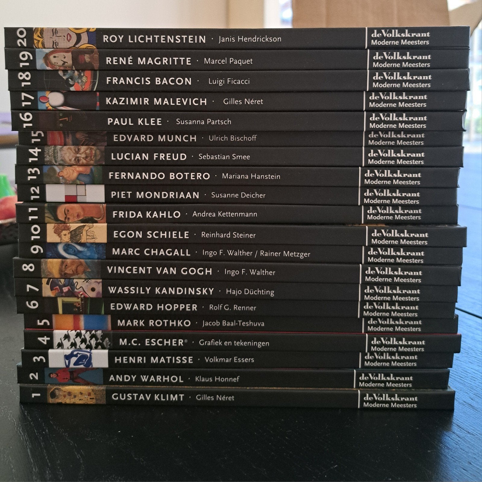 20 boeken De Volkskrant Moderne Meesters - Nieuw, harde kaft, Ophalen of Verzenden, Nieuw, Overige onderwerpen