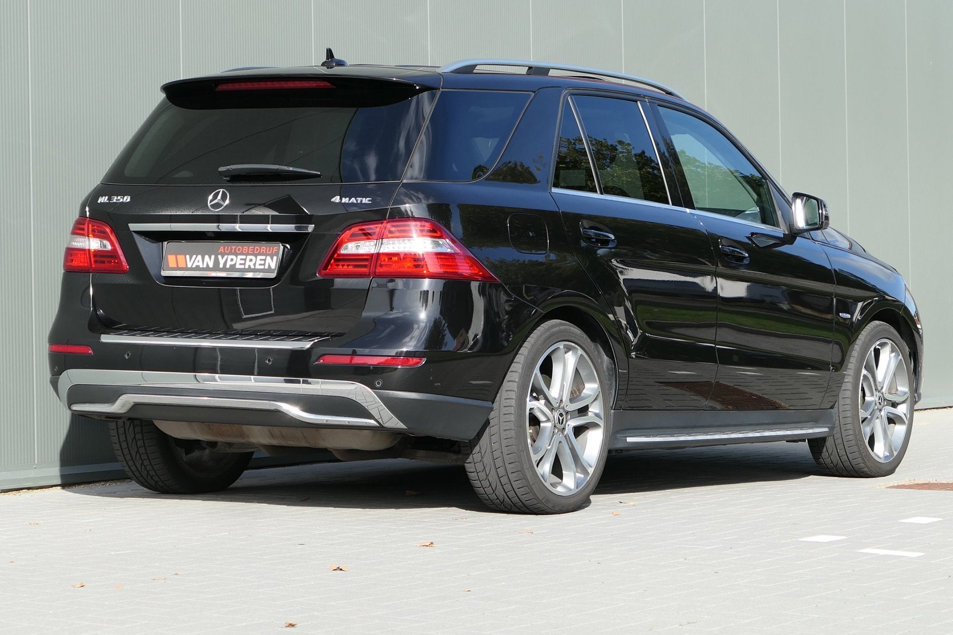 Mercedes-Benz M-klasse 350 Pano Dealer OND. Dirst+ Memory Na, Auto's, Automaat, Dealer onderhouden, Gebruikt, Zwart