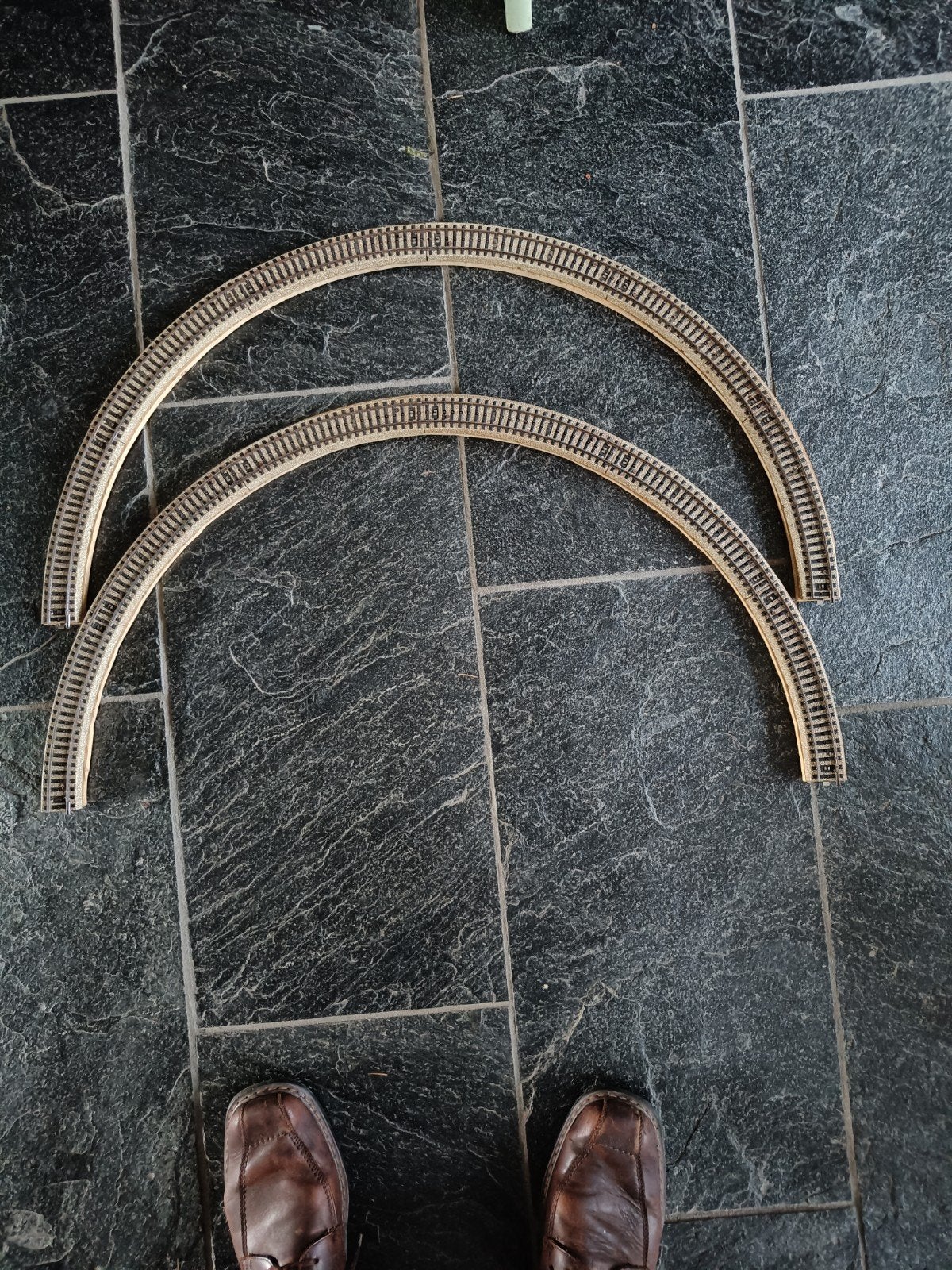 Märklin rails op houten Bochten (2 stuks), Ophalen of Verzenden, Gebruikt, Trein, Schaalmodel