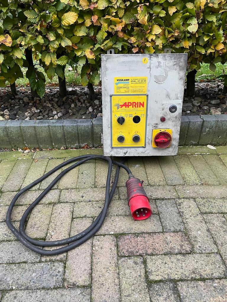 Schakel/besturingkast voor rol/sneldeuren., Ophalen of Verzenden, Gebruikt, Overige typen, 215 cm of meer