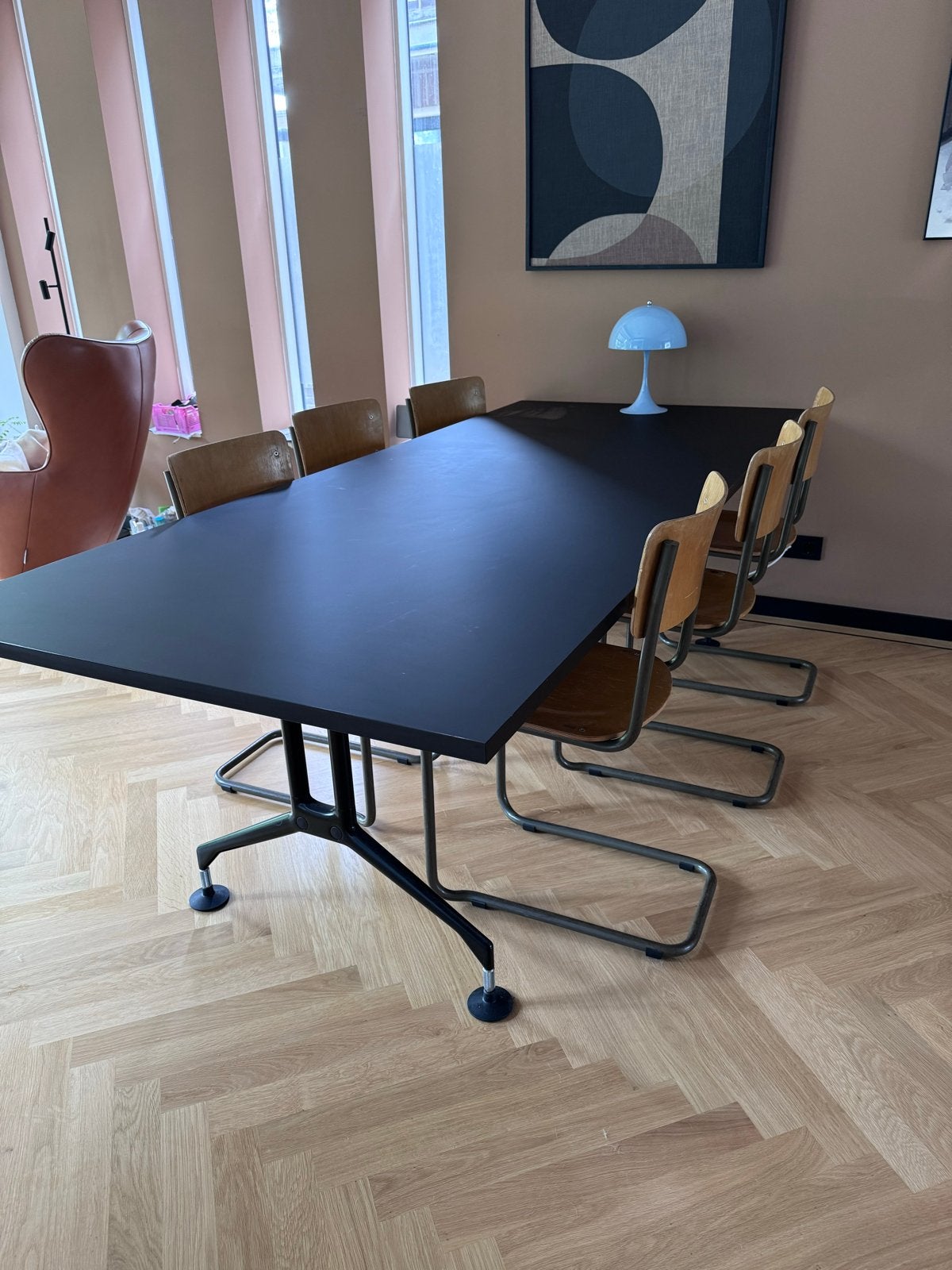 Zwarte Vitra tafel - Modern en Stijlvol, Ophalen, 100 tot 150 cm, 200 cm of meer, Zo goed als nieuw