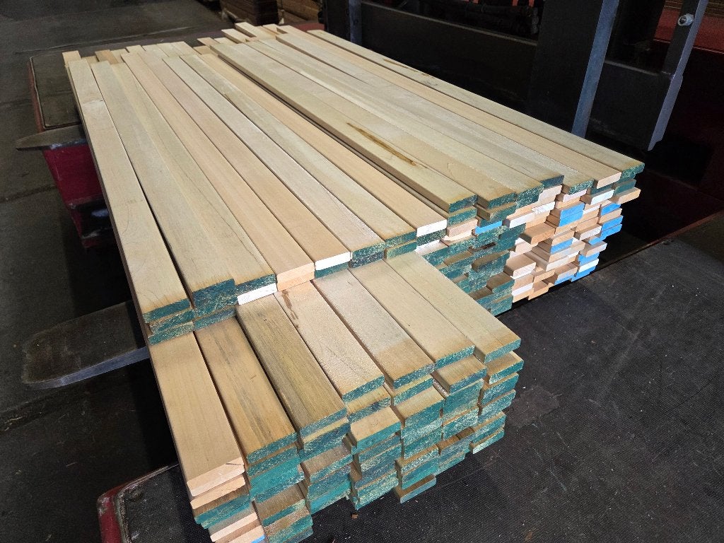 Partij 228 stuks Abachi latten geschaafd 15x50mm - € 950, Tuin en Terras, Planken, Ophalen of Verzenden, Zo goed als nieuw, Hardhout