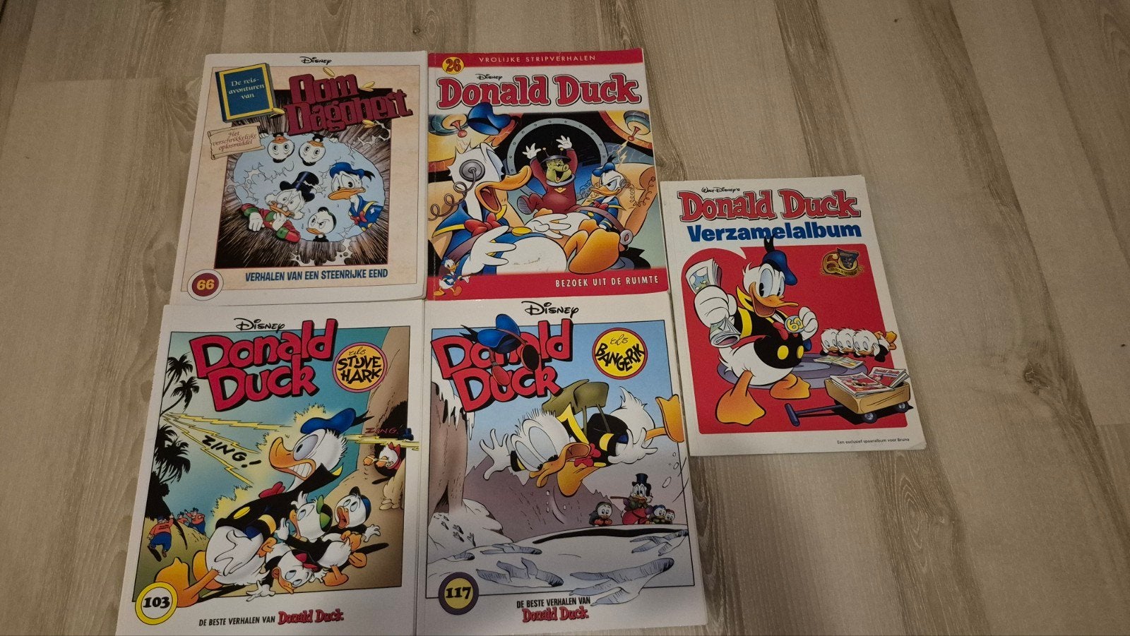 Donald Duck stripboeken en verzamelalbum, Meerdere stripboeken, Ophalen of Verzenden, Gelezen