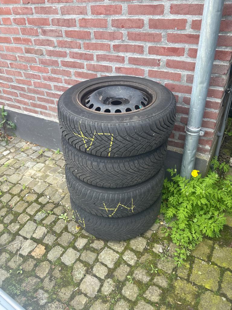 Winterbanden met velgen 195/65 R15 voor Renault Megane, Ophalen, Gebruikt