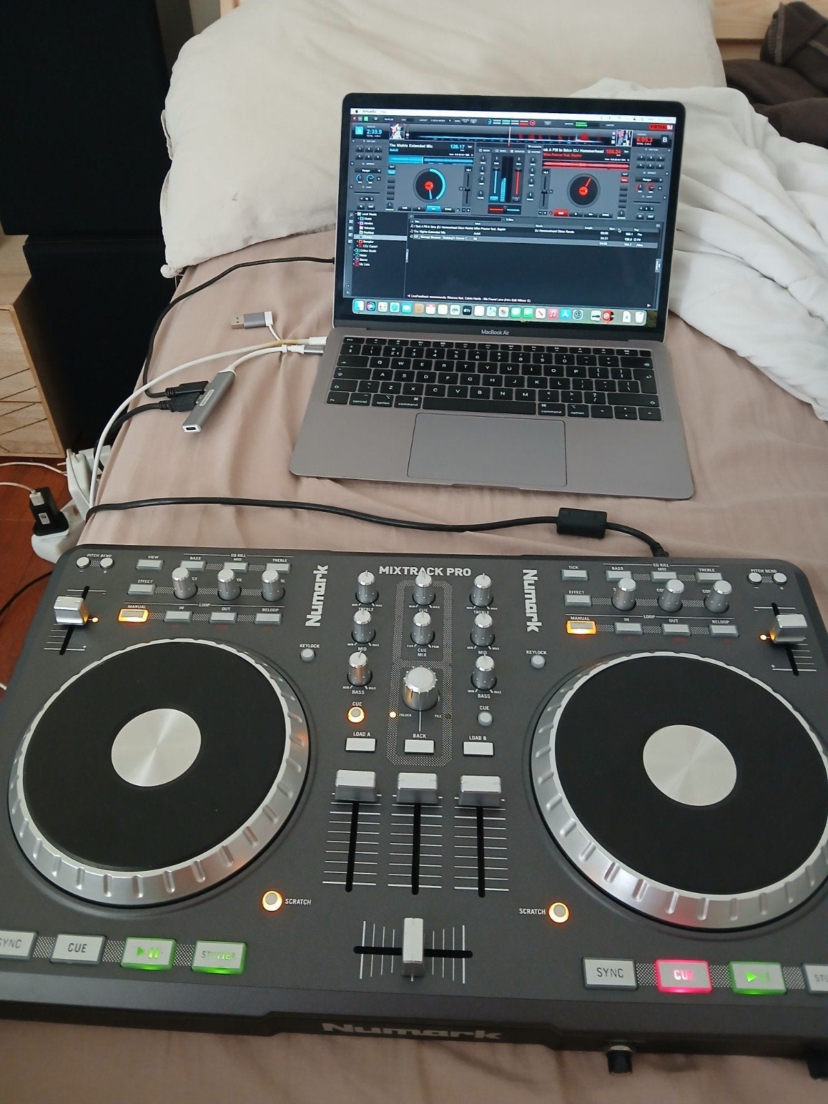 Numark Mixtrack Pro DJ Controller met Audio I/O
