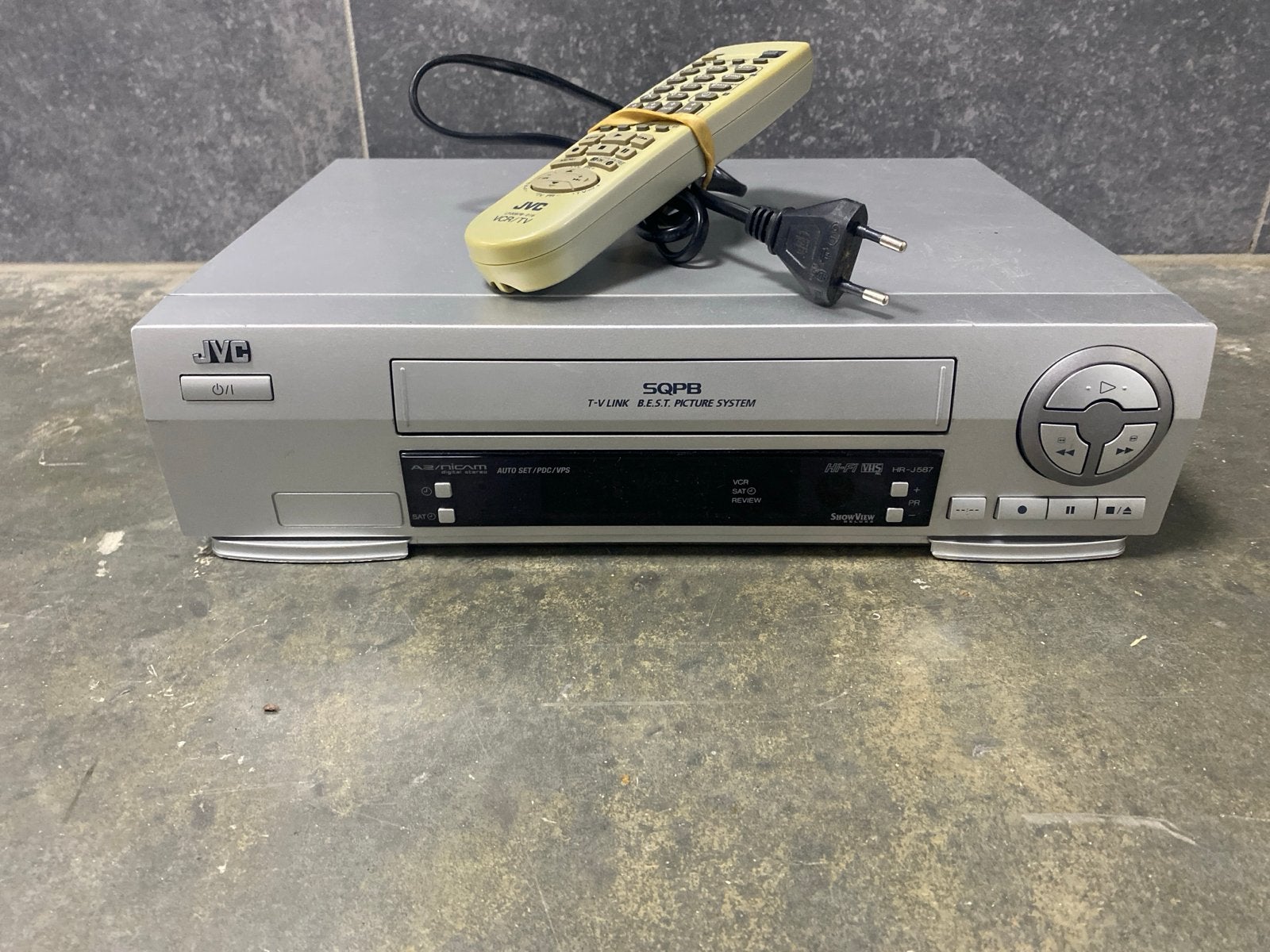 JVC VHS videorecorder HR-J587EU met afstandsbediening, Gebruikt, Rendementsweg 20 B-9, 3641 SL Mijdrecht, Netherlands, Ophalen of Verzenden