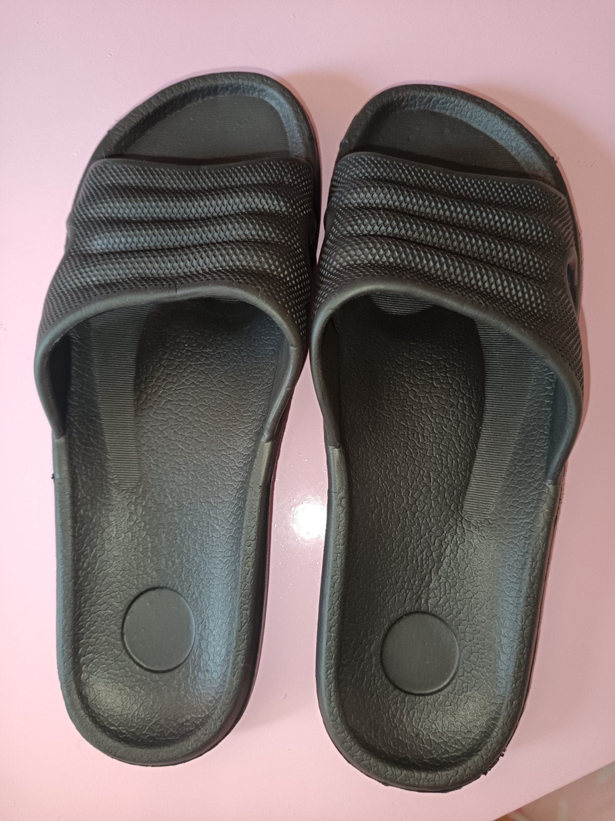 Zwarte Heren Slippers MAAT 42/43 NIEUW!, Ophalen, Nieuw, Zwart