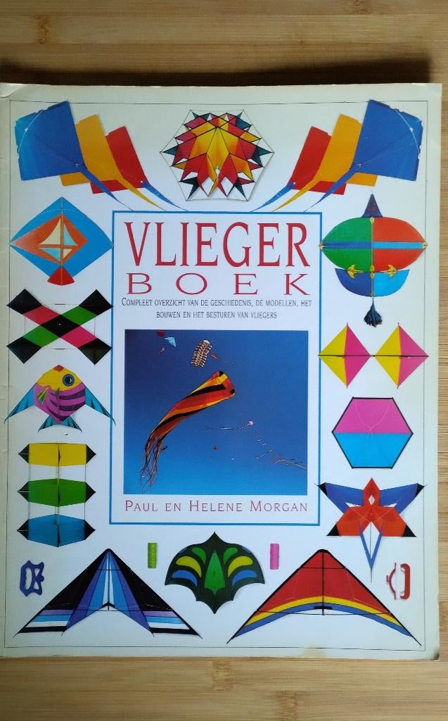 Vliegerboek - Paul en Helene Morgan 1996 (ISBN 90-6017-595-6, Ophalen of Verzenden, Gebruikt, Eenlijns, Toebehoren