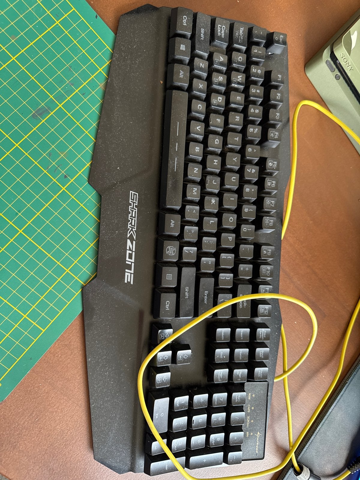 Sharkzone QWERTY Toetsenbord - RGB Wit, Blauw, Rood, Gebruikt, Ophalen of Verzenden, Qwerty, Bedraad