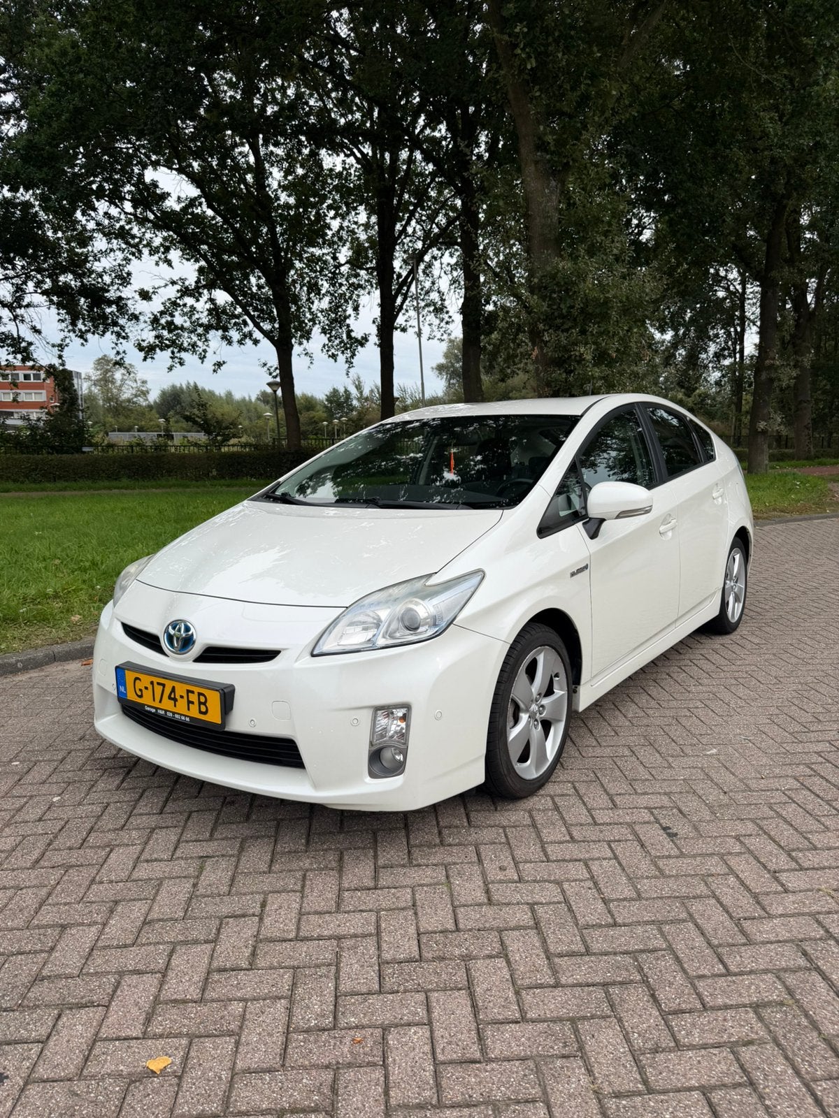 Toyota Prius 1.8 Full Hybrid 136PK Aut 2010 Wit, Auto's, Stof, 4 cilinders, Wit, Grijs