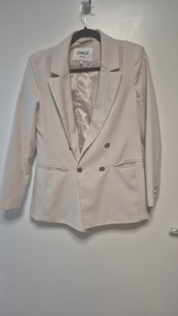Mooie crème kleurige blazer met gouden knopen, Kleding | Dames, Maat 38/40 (M), Beige, Ophalen of Verzenden, Jasje