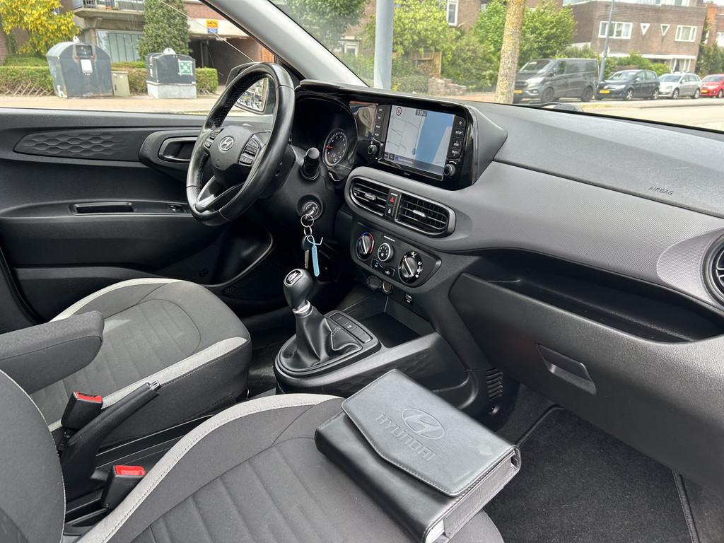 Hyundai i10 1.0 Comfort Smart Airco Navi/camera Nieuwstaat, Voorwielaandrijving, Gebruikt, 899 kg, 4 stoelen