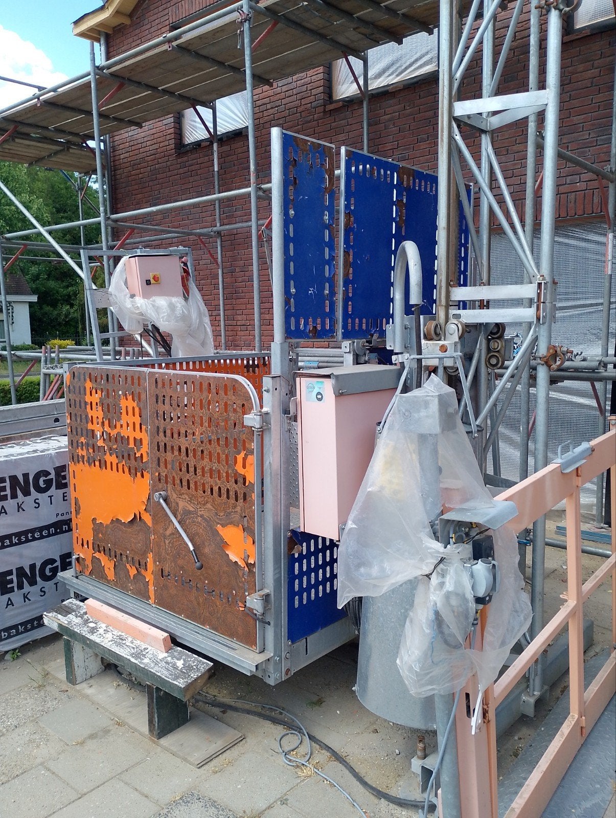 bouwlift goederenlift, Ophalen, Gebruikt