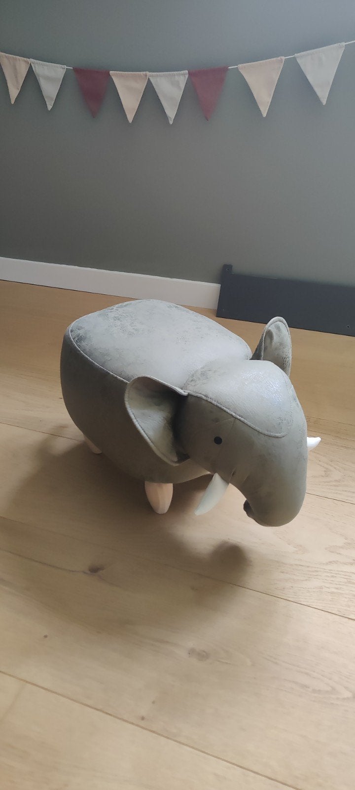 Leuke olifant poef/voetenbankje voor kinderkamer, Ophalen, Zo goed als nieuw, Overige materialen