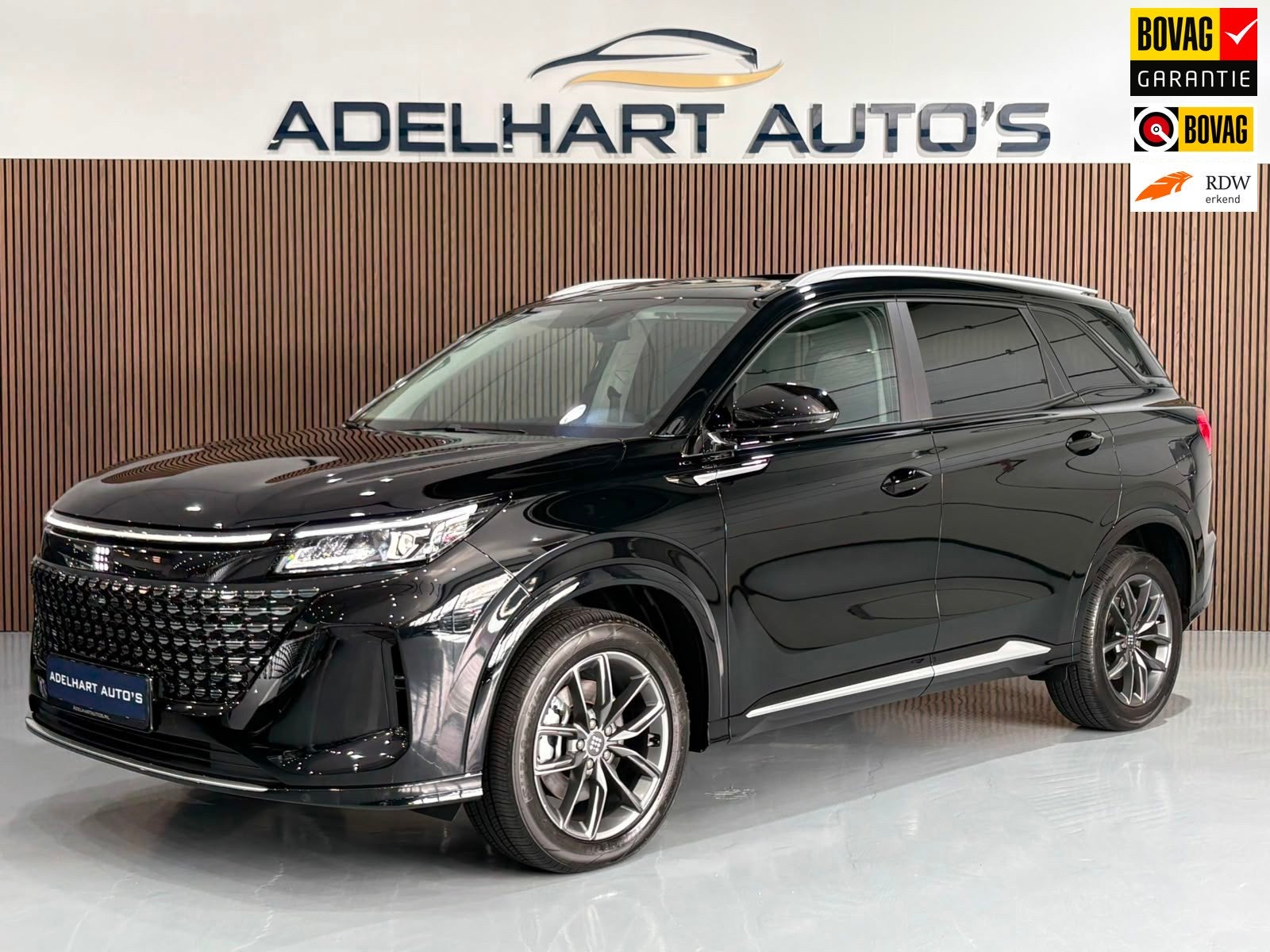 DFSK E5 1.5 PHEV Luxury 7 Pers Automaat Nieuw / Panorama dak, 1498 cc, Zwart, 4 cilinders, Zwart