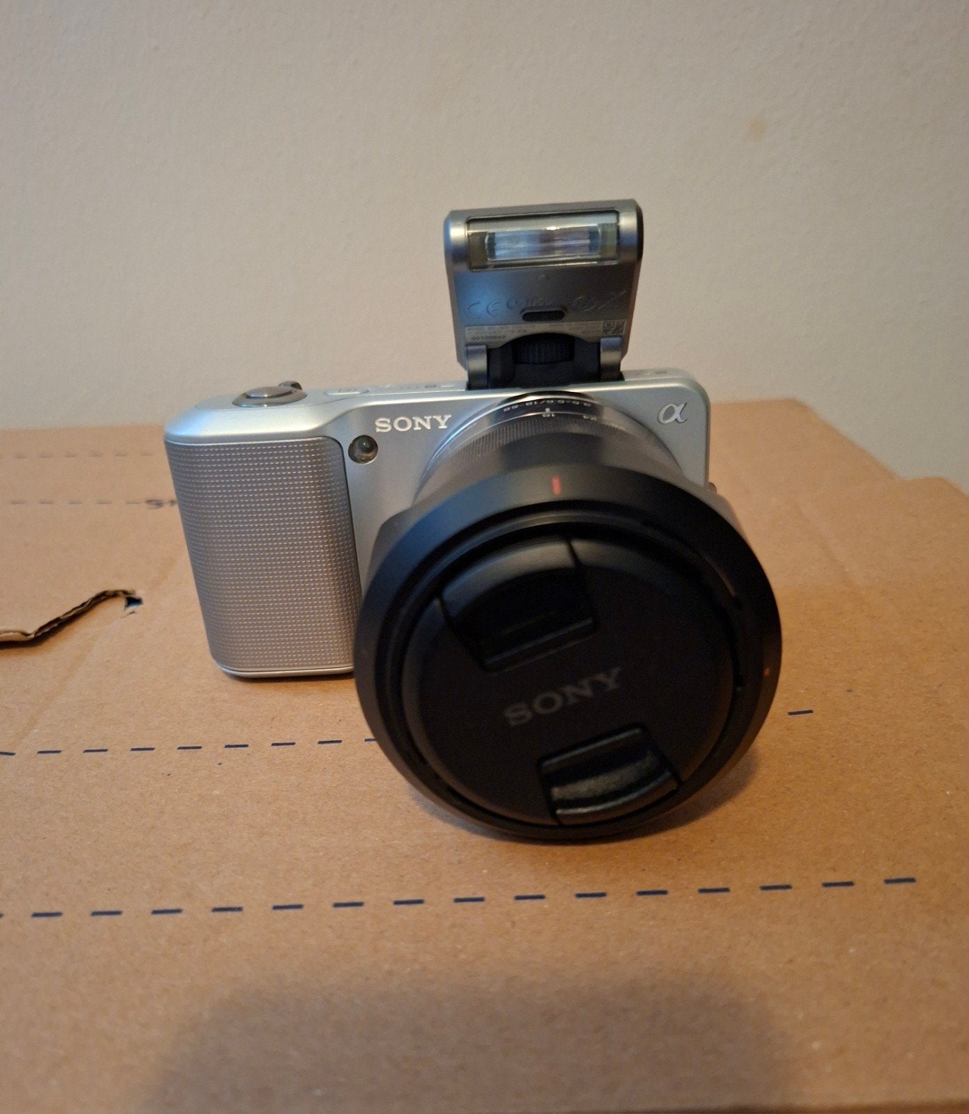 Sony NEX-3 Systeemcamera met 18-55mm lens en accessoires, Ophalen, Ingebouwde flitser, Zo goed als nieuw, Oplader