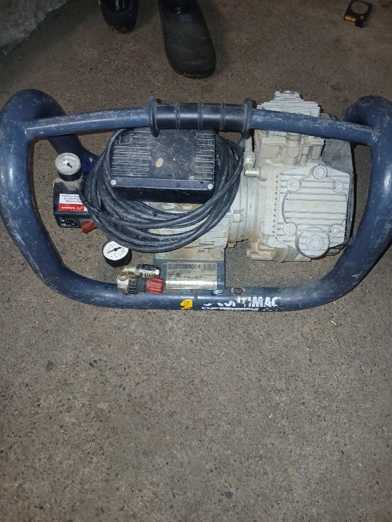 Te koop compressor., Doe-het-zelf en Verbouw, 100 liter of meer, Ophalen, Gebruikt, Minder dan 200 liter/min