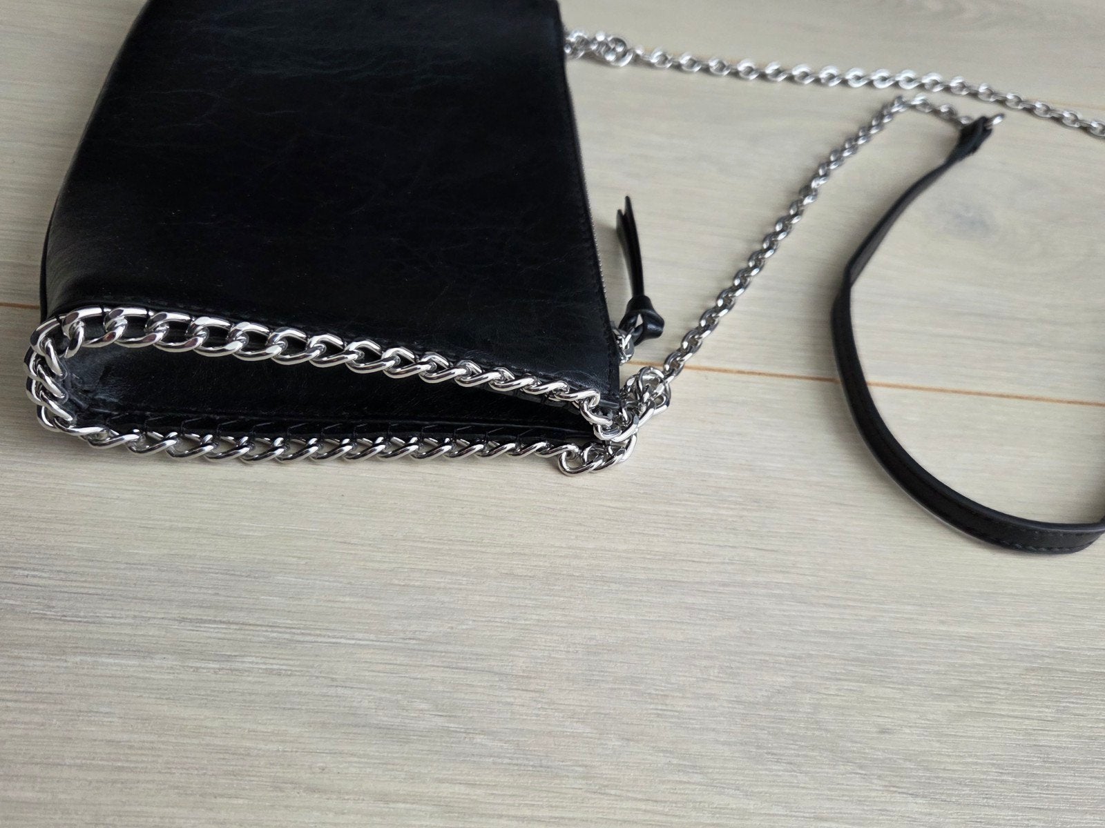 Zwart zilver tasje H&M pu leer met zilveren ketting nieuw, Ophalen of Verzenden, Nieuw, Zwart, Schoudertasje