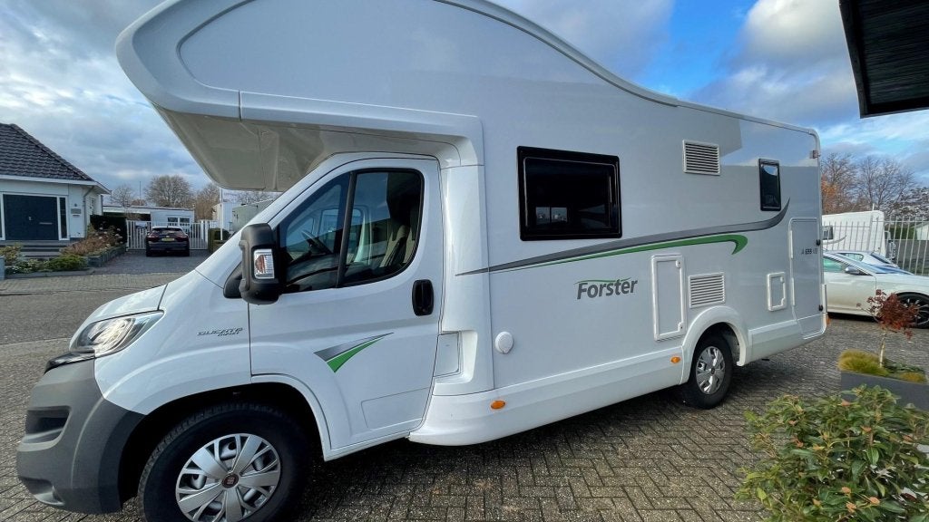 Forster A699 VB bj2020 7 pers | 2xAirco | TV | Zonnepaneel, Caravans en Kamperen, Overige merken, Alkoof, Ringverwarming, Fiat