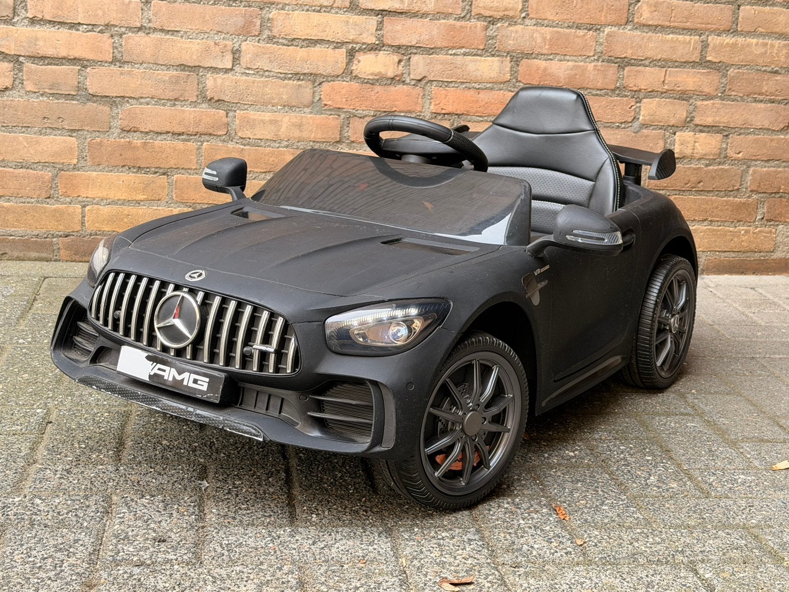 Stoere Mercedes-AMG elektrische kinderauto, Gebruikt